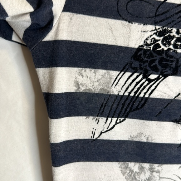 Unified striped t-shirt. Blue and creamy white with skull design. size Small - Picture 8 of 9